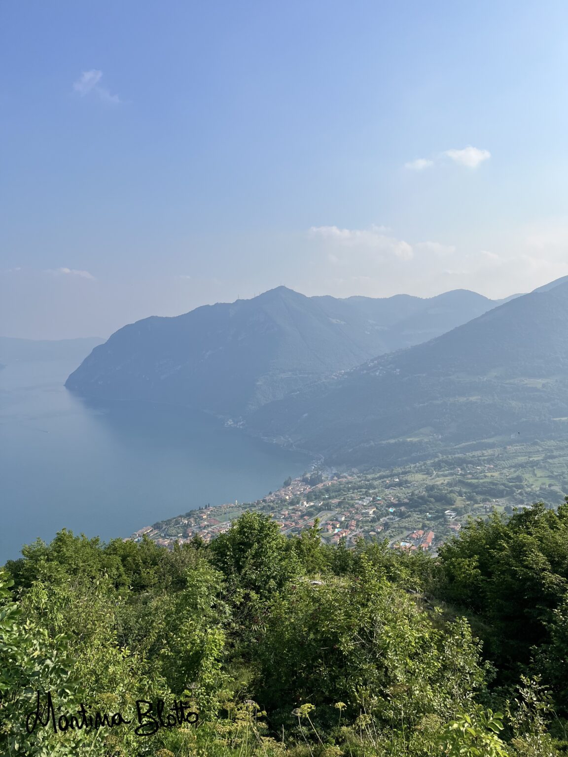 Vista su Riva di Solto e Solto Collina