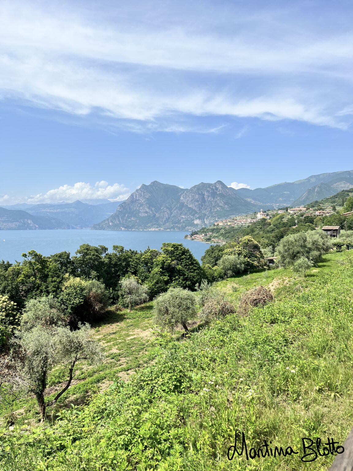 Panorama su Siviano (dietro: Corna Trentapassi)