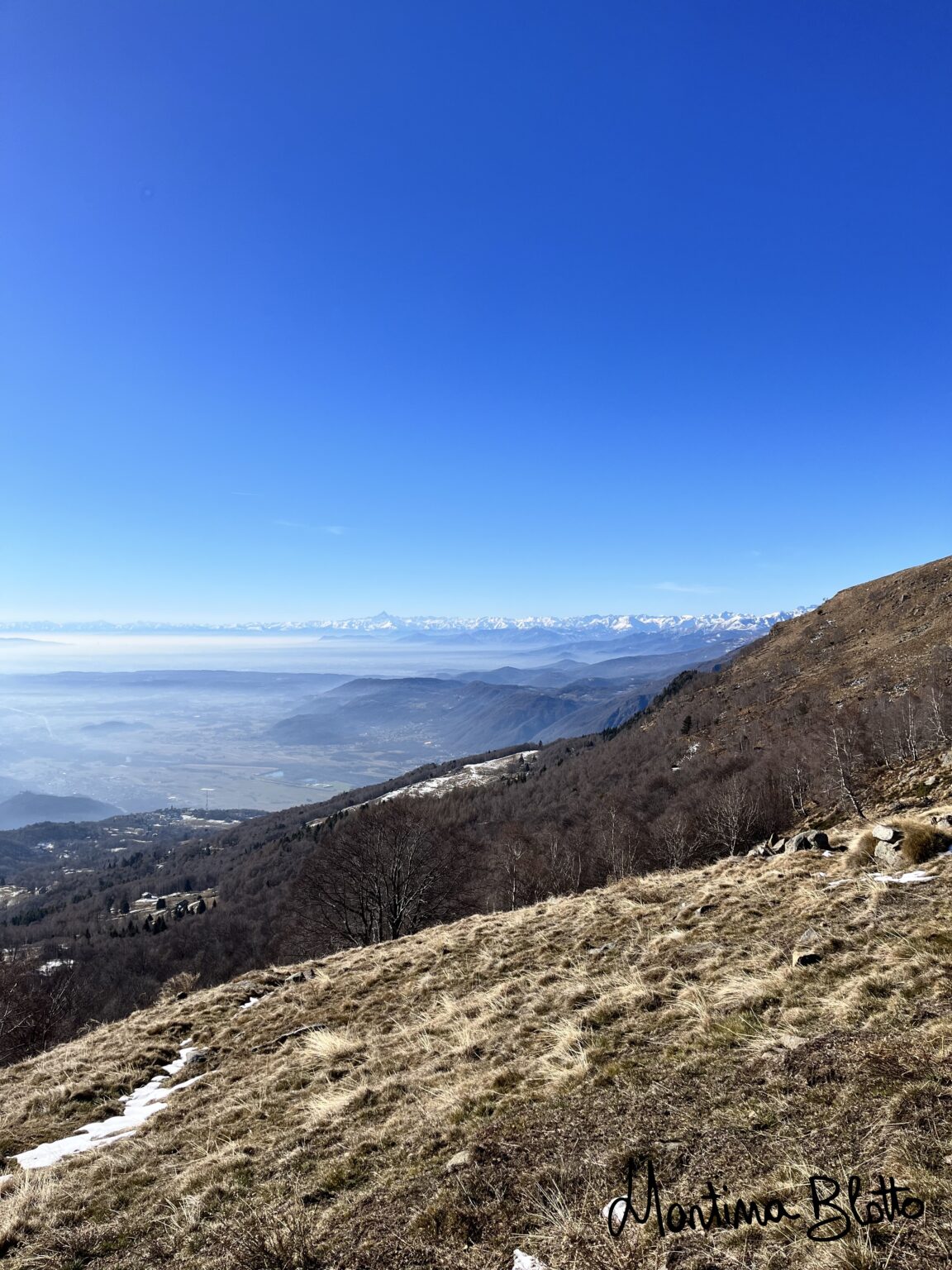 Monviso che emerge dalle Alpi Cozie
