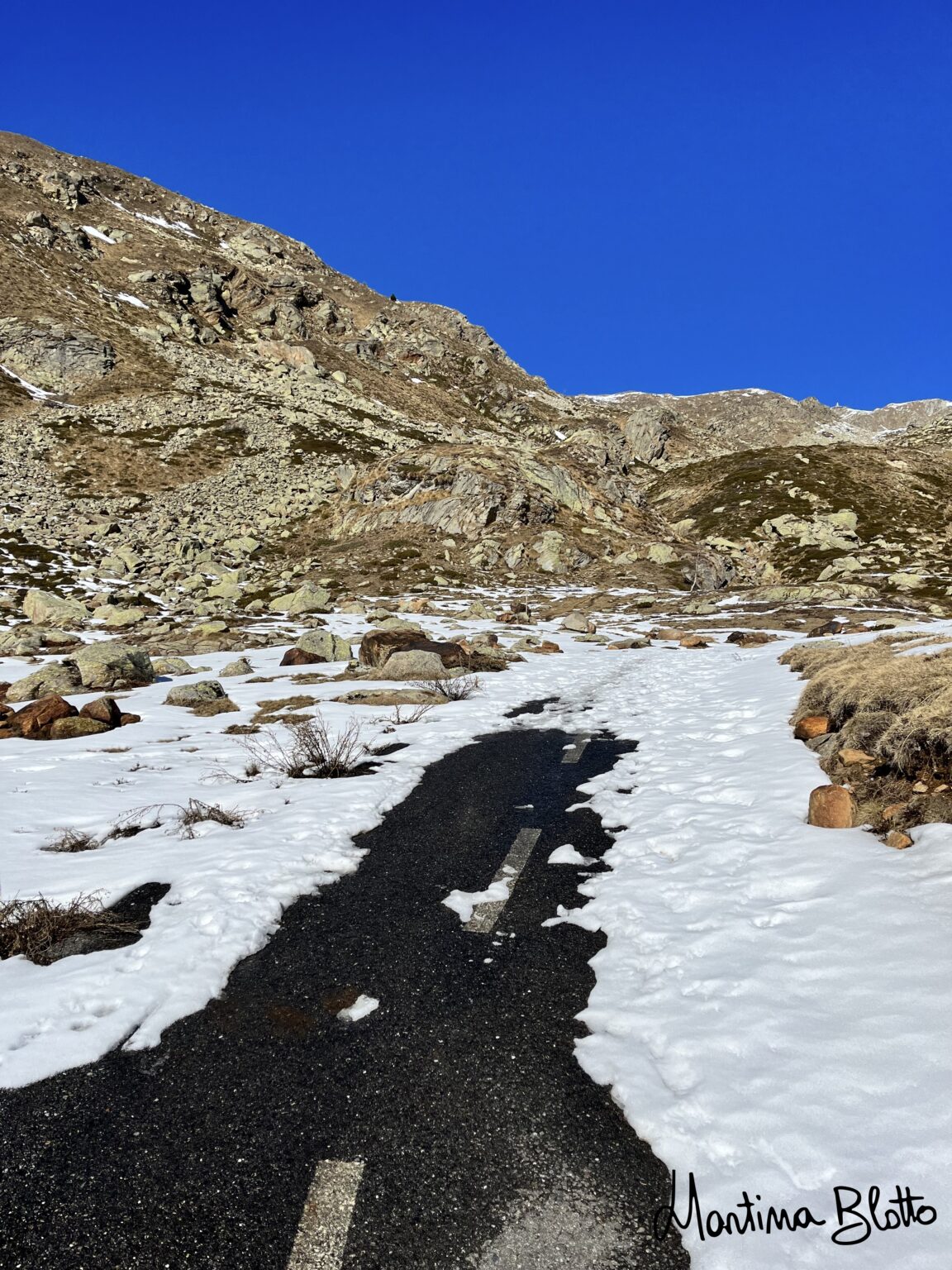 Fine strada asfaltata