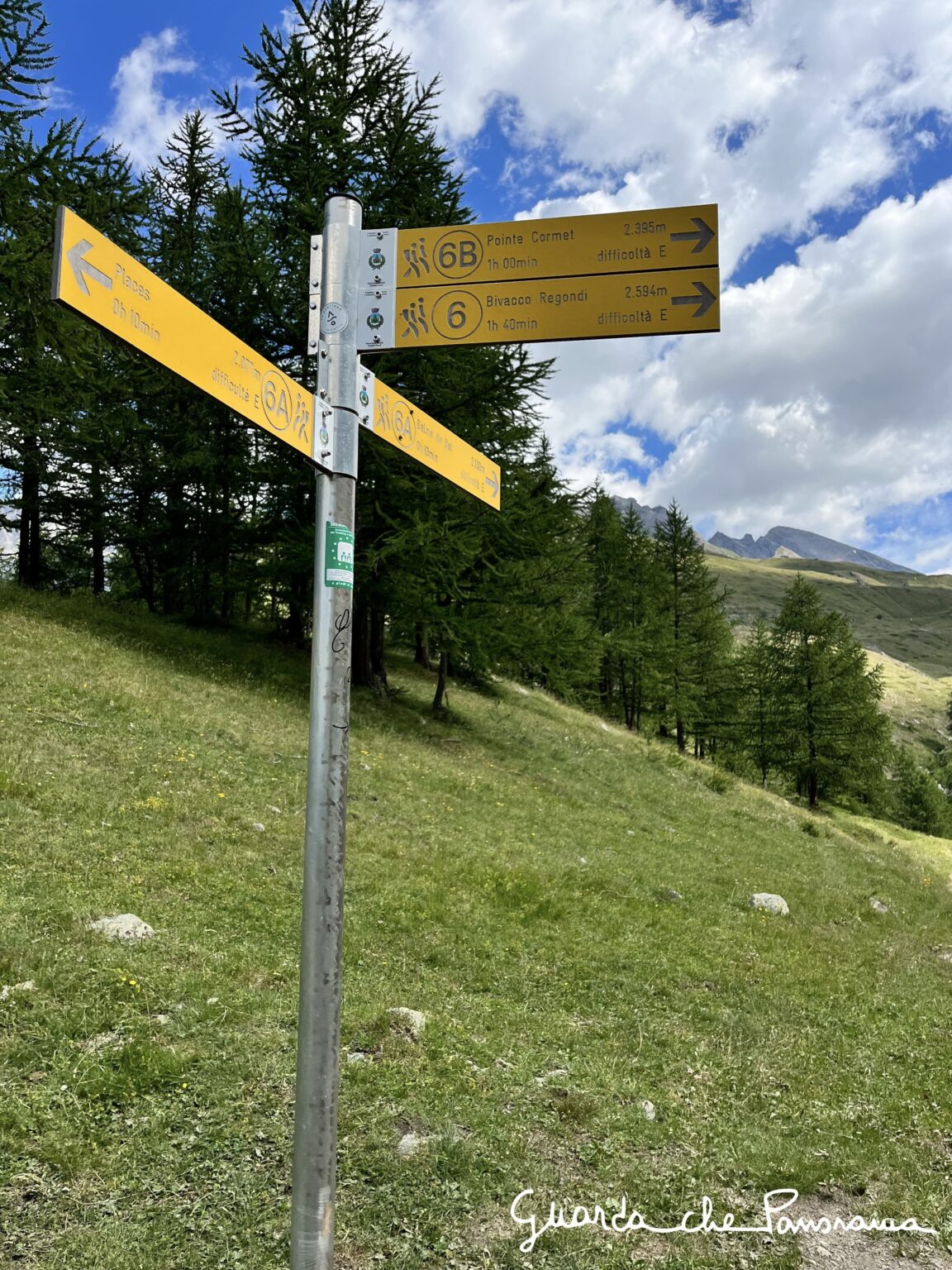 Indicazioni sentieri sul colle
