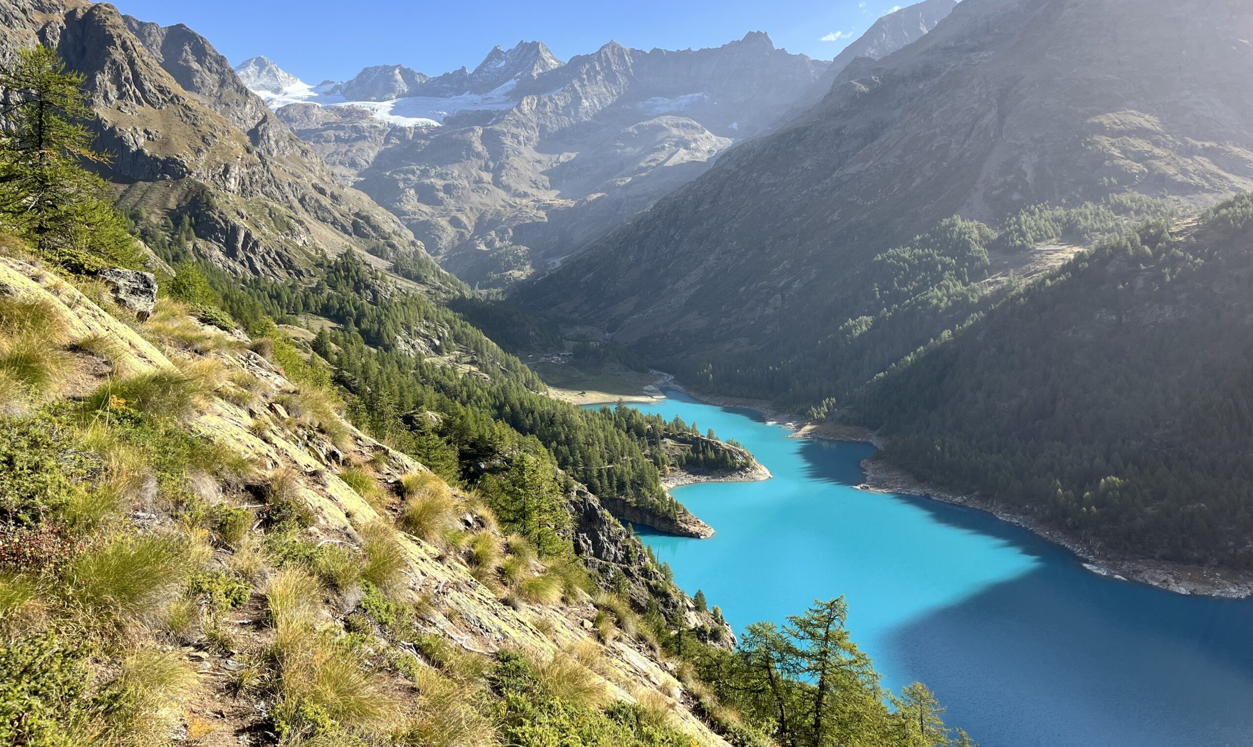 LAGO DI PLACE MOULIN E RIFUGIO PRARAYER