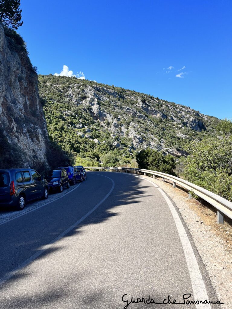 Parcheggio lungo la strada