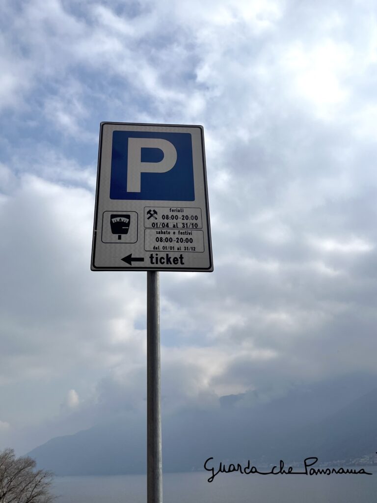 Indicazione parcheggio